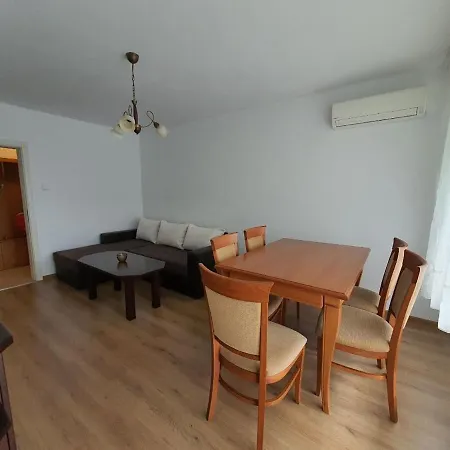 Apartment Апртамент Чайка Бл.17 *